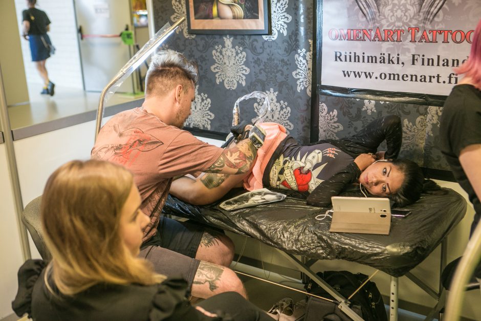 Tatuiruočių meistrų suvažiavime – ekstravagantiški svečiai