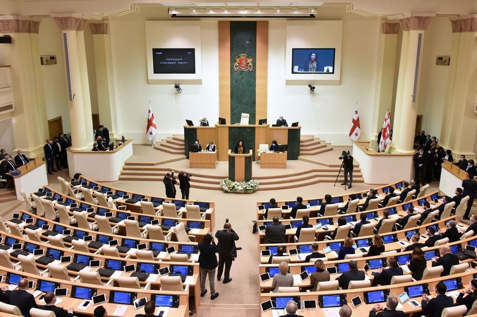 Sakarvelo opozicija boikotuoja naujojo parlamento pirmąjį posėdį