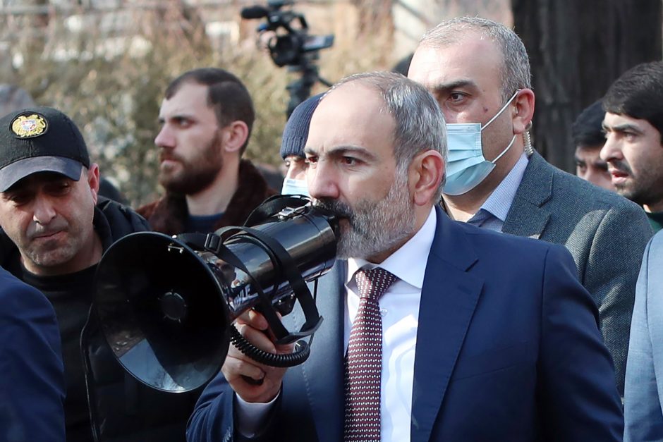 Armėnijos opozicija perspėjo premjerą dėl paskutinės galimybės atsistatydinti