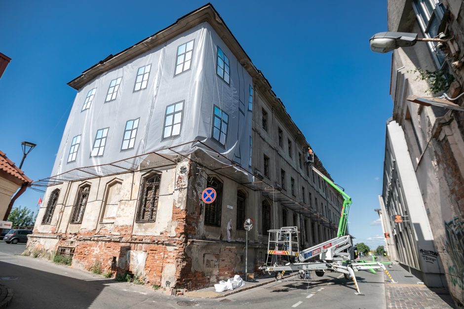 Uždengiama Kauno gėda – žydų ligoninė paslėpta po tentu