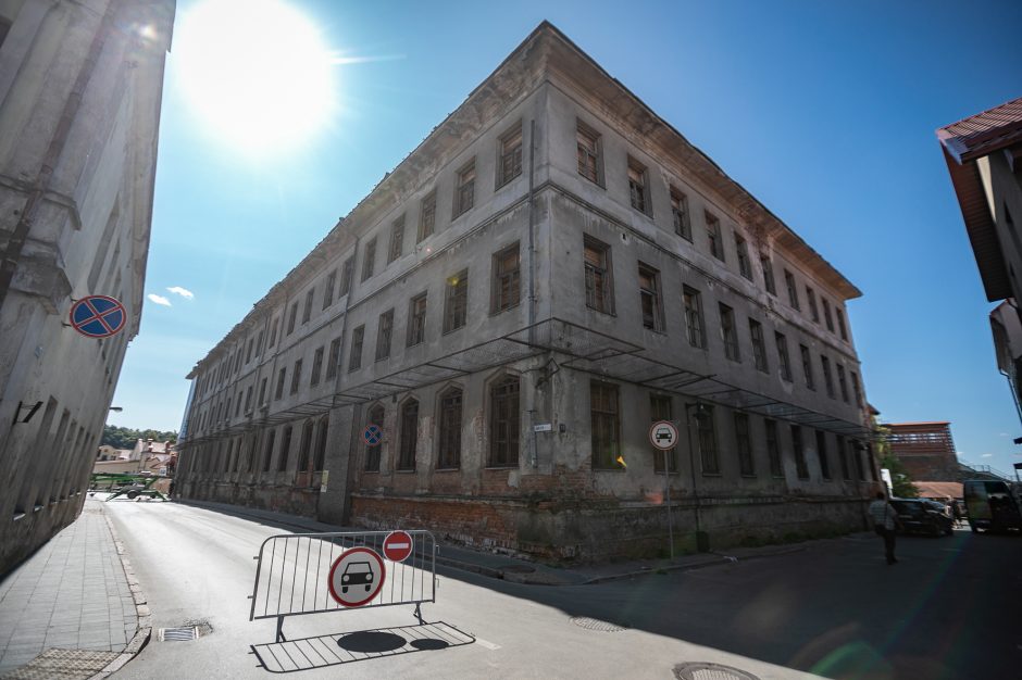 Uždengiama Kauno gėda – žydų ligoninė paslėpta po tentu