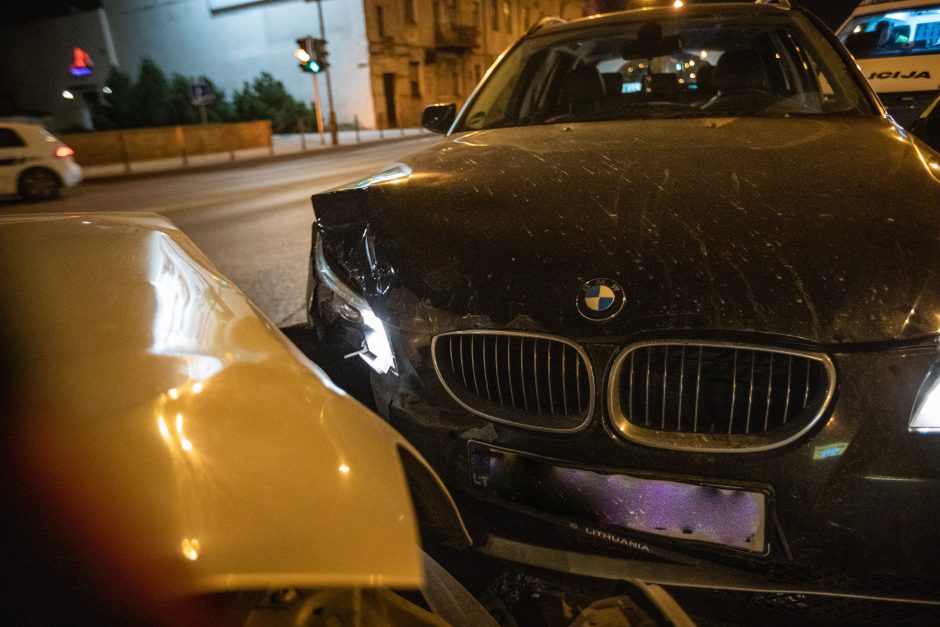 Avarija Kaune: sankryžoje susikūlė BMW ir „Renault“ automobiliai