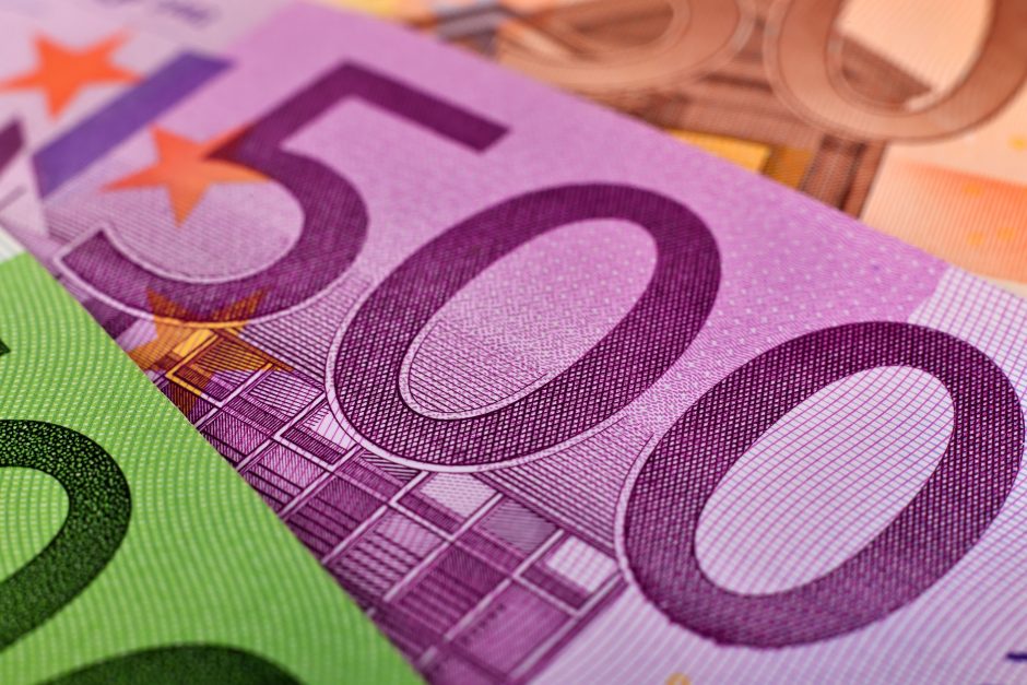 Tauragėje iš bankomato išimtas padirbtas 500 eurų banknotas