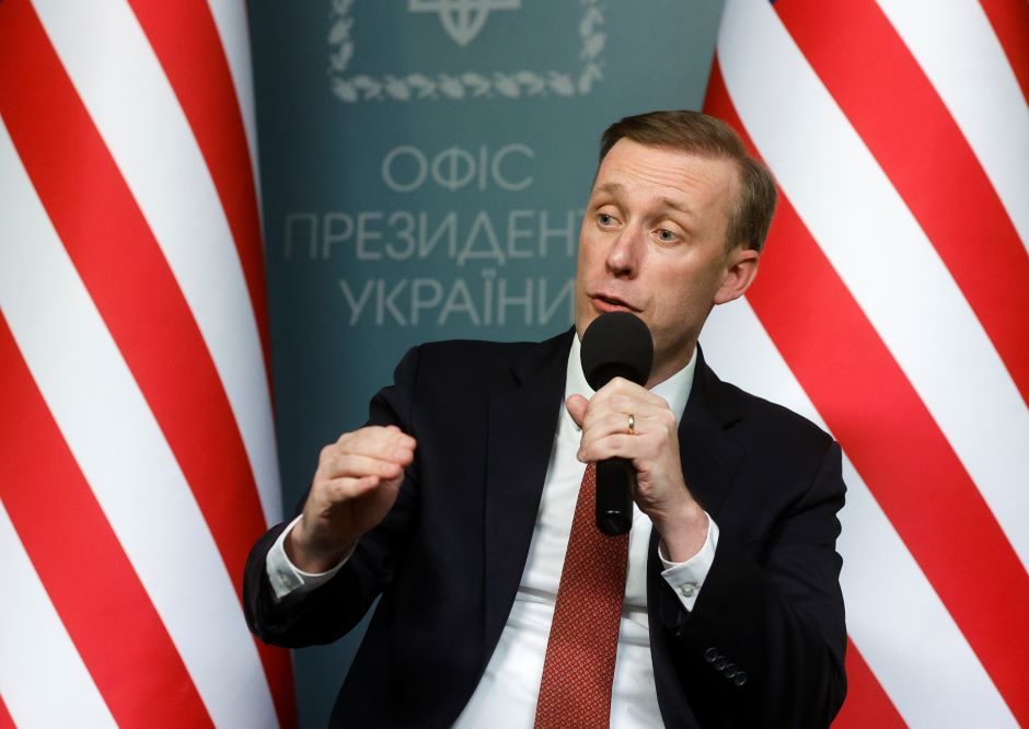 Baltieji rūmai įspėjo Kyjivą negalintys pasakyti, kada bus suteikta pagalba Ukrainai