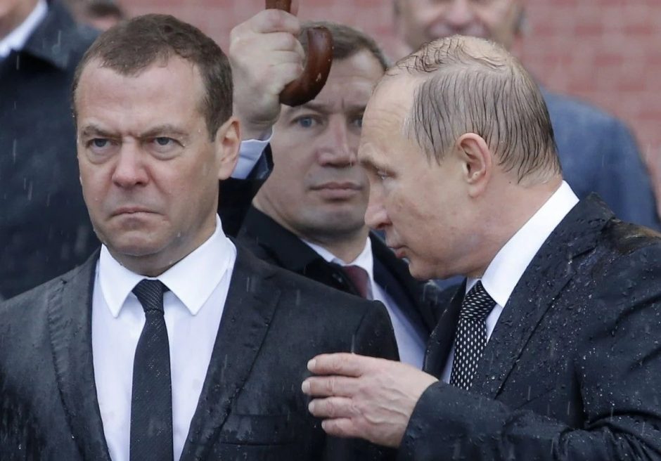 D. Medvedevas grasina dėl Ukrainos planų: tai – Trečiojo pasaulinio karo prologas