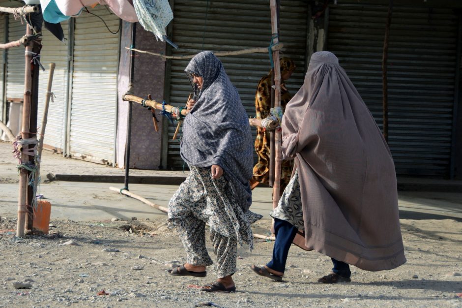 Talibanas atmeta JT susirūpinimą dėl moterų teisių Afganistane