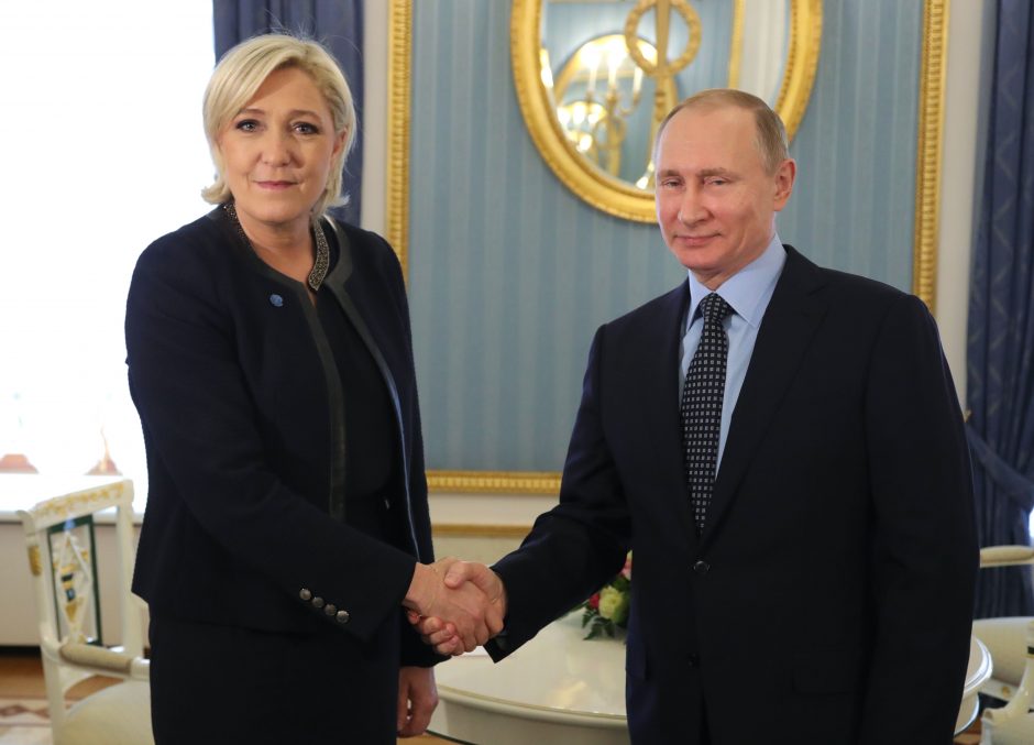 Iš politikos viršūnių – prie Kremliaus lovio: Rusija intensyviai gundo Prancūzijos elitą