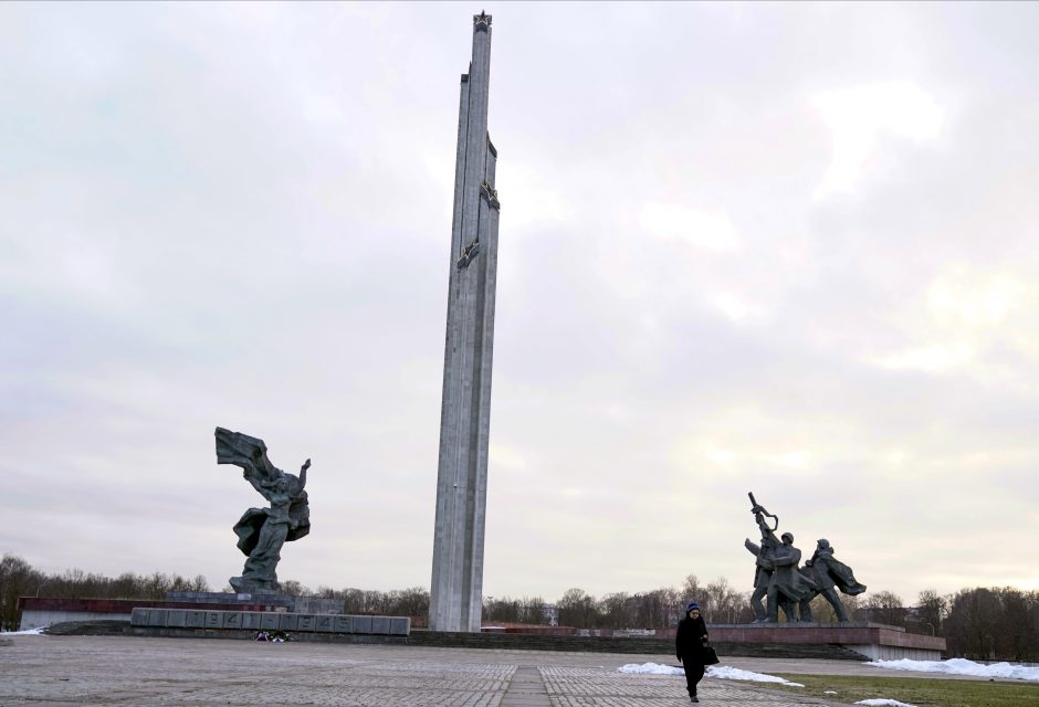 Ekspertai Latvijoje suskaičiavo apie 300 griautinų sovietinių paminklų