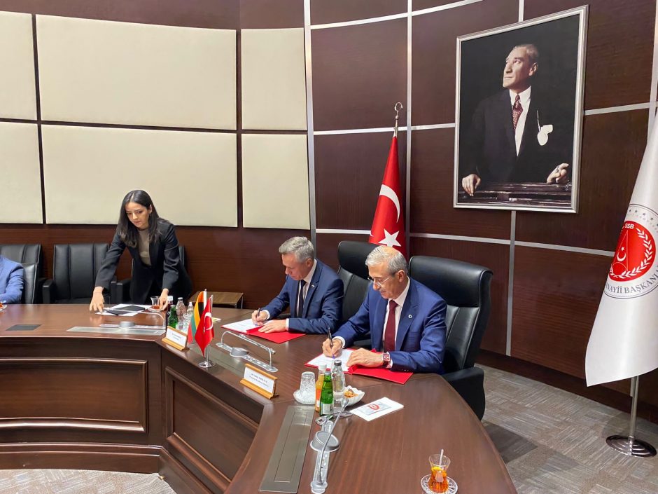 Lietuva ir Turkija pasirašė susitarimą, atveriantį kelią pirkti „Bayraktar“ dronus