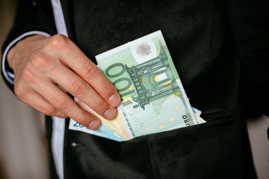 Skelbiamas turtingiausių Lietuvos valdininkų sąrašas – valdo milijonus