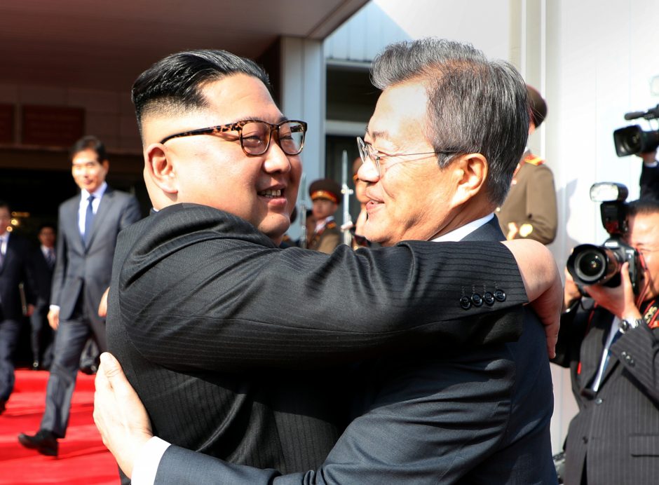 Šiaurės ir Pietų Korėjos lyderiai vėl susitiko pasienio kaimelyje