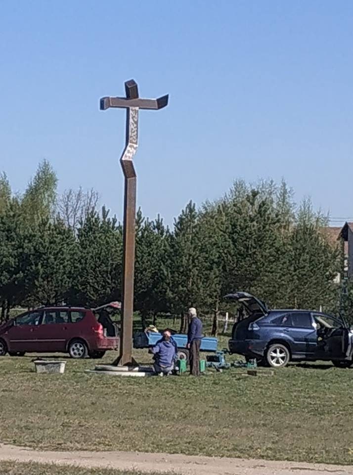 Balsių bendruomenę sukiršino kryžius