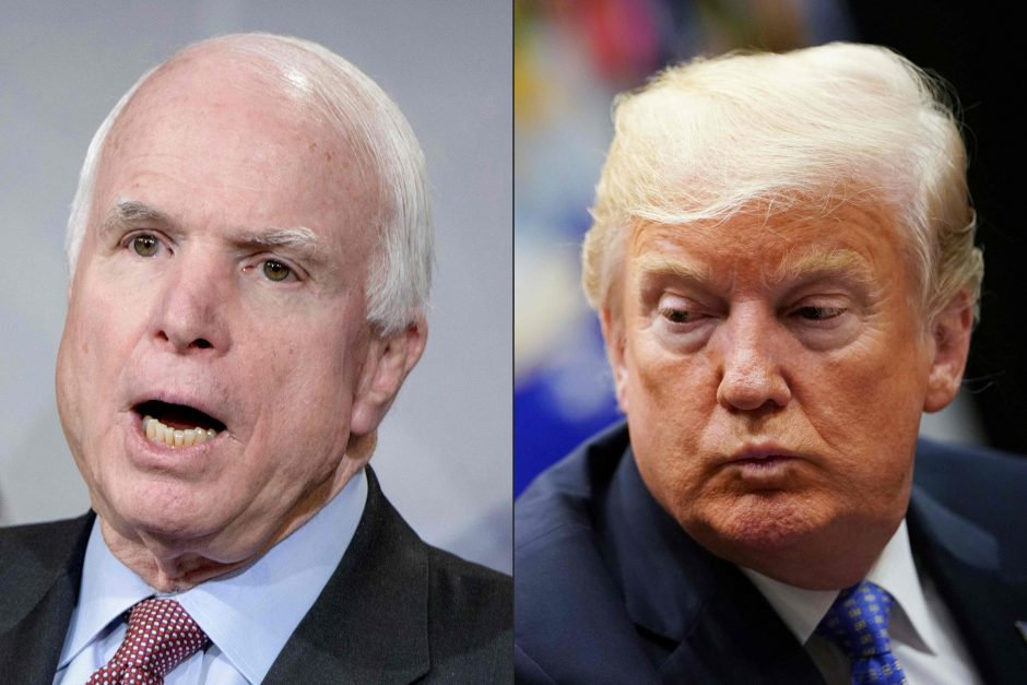 D. Trumpas vėl užsipuolė mirusį senatorių J. McCainą