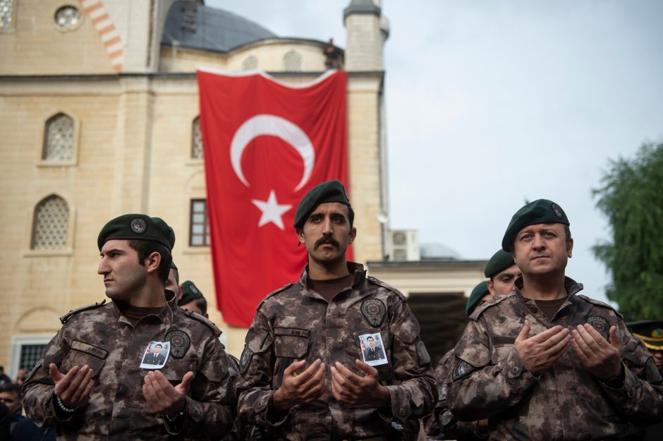 Turkija telkia karius netoli kurdų kontroliuojamo Sirijos miesto