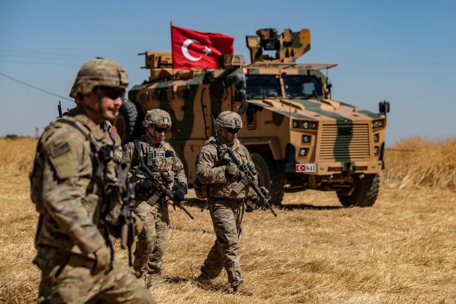Ministras: turkų operacija Sirijoje komplikuoja situaciją dėl mūsų karių misijos