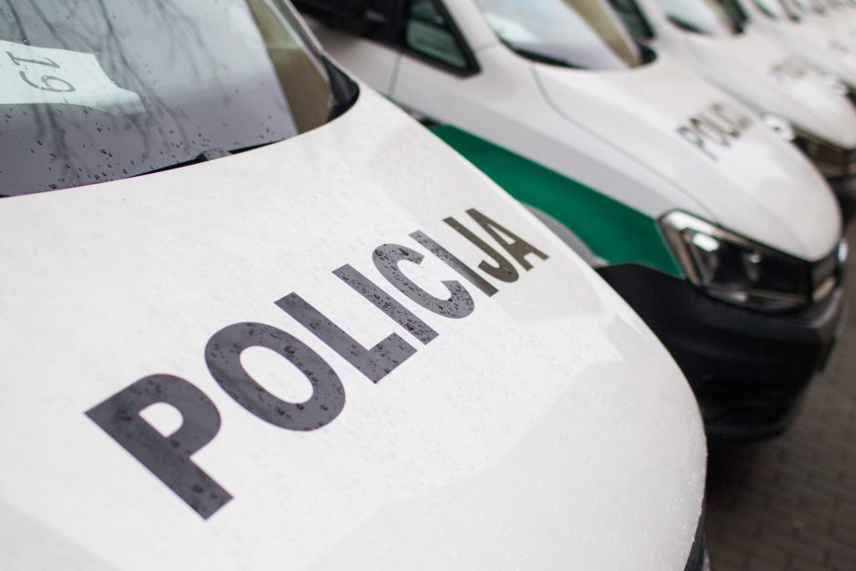 Policininkus papirkti bandė teisę vairuoti praradę vyrai