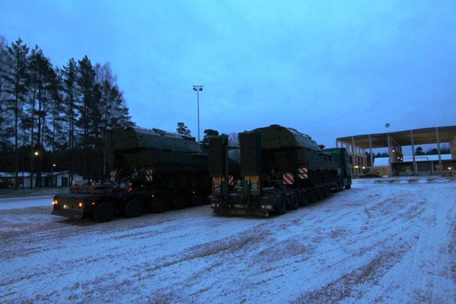 Lietuvos kariuomenė ginkluojasi modernizuotomis haubicomis