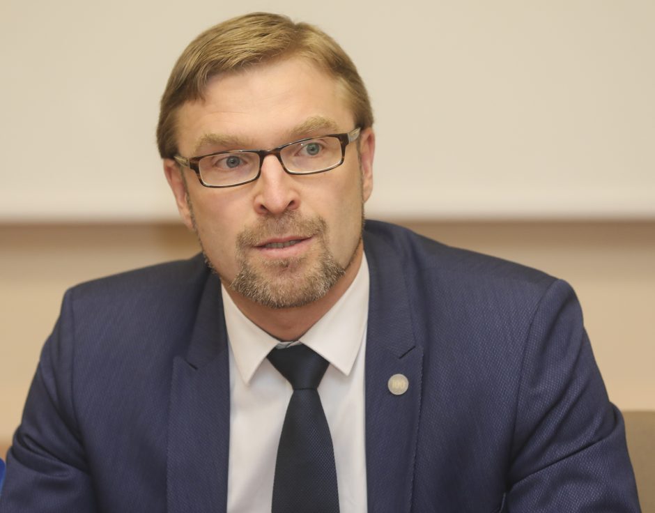 Seimas ėmėsi ministerijos pataisų dėl vaiko apsaugos: siūloma naikinti grėsmės lygius
