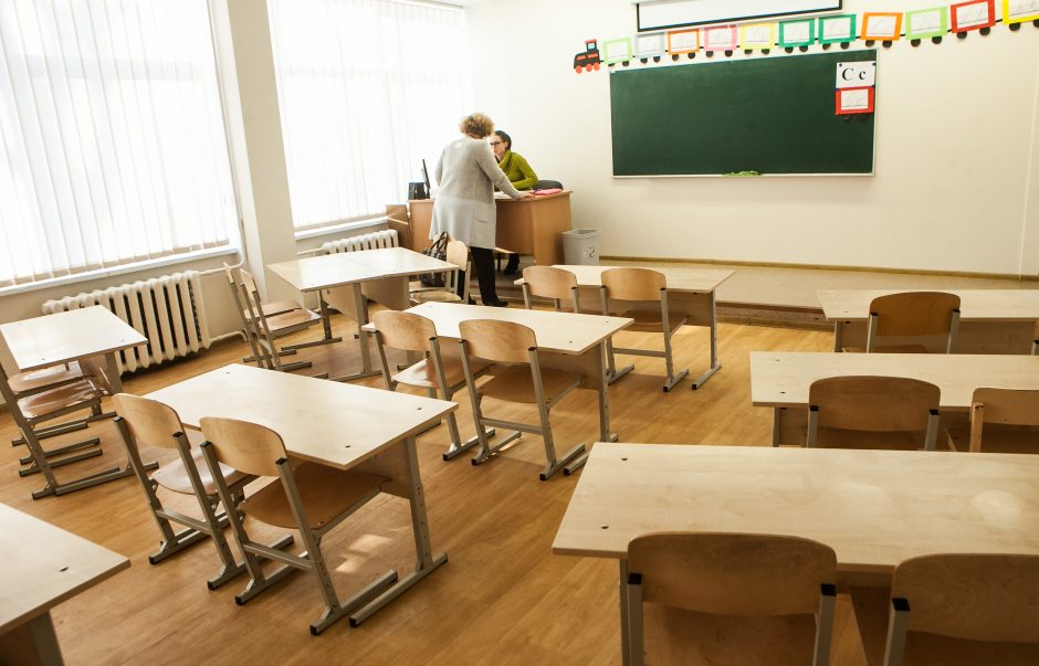 Sukilo mokyklų psichologai: mokytojų atlyginimai – jau dvigubai didesni