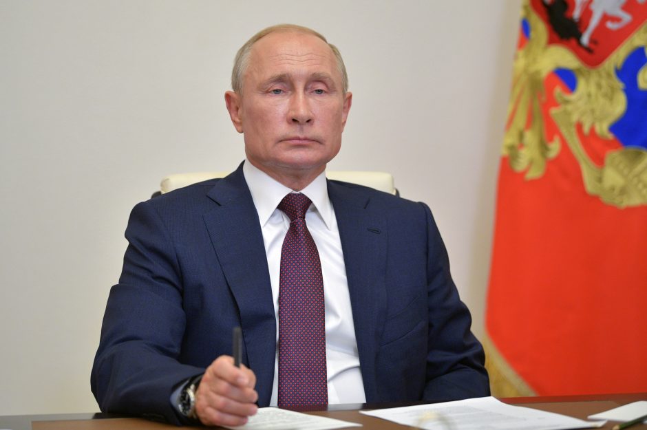 Rusijoje po referendumo įsigaliojo ginčytinos konstitucijos pataisos