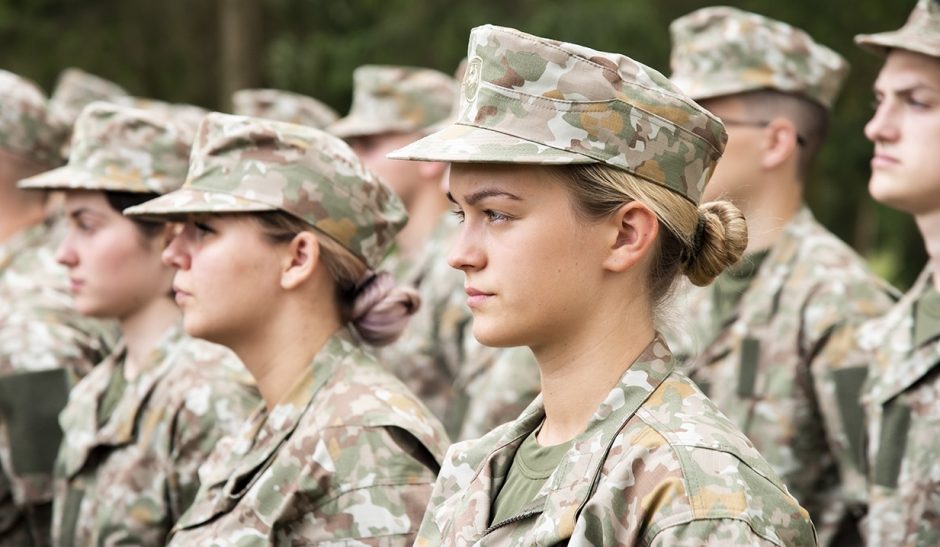 Tarnybą kariuomenėje pradeda per 650 šauktinių, tarp jų – net 21 mergina