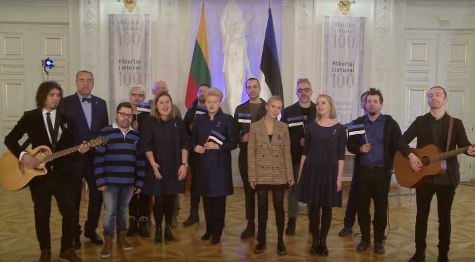 Estijai – originalus šimtmečio sveikinimas: uždainavo ir prezidentė
