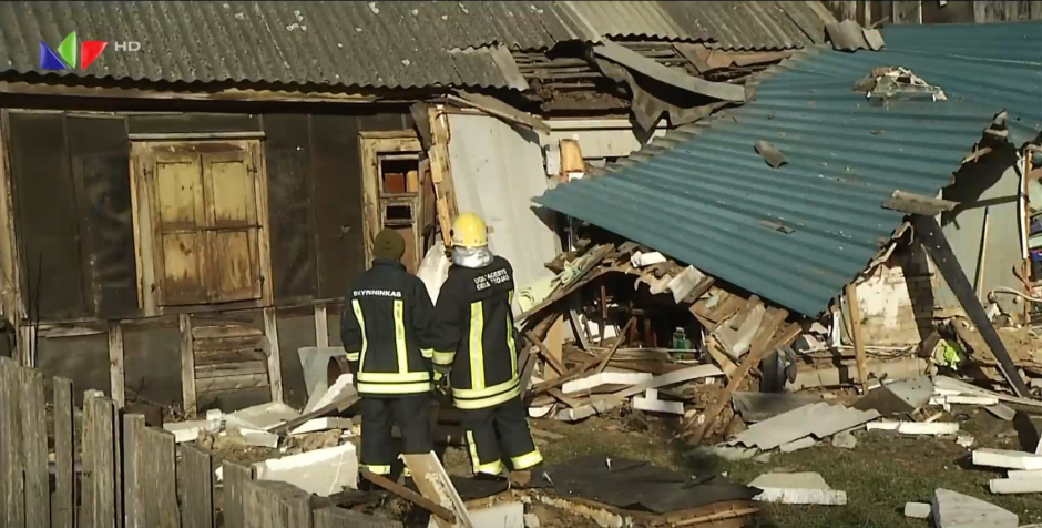 Namas Vilniuje sprogo po konflikto: vyras atsuko dujas ir uždegė žiebtuvėlį