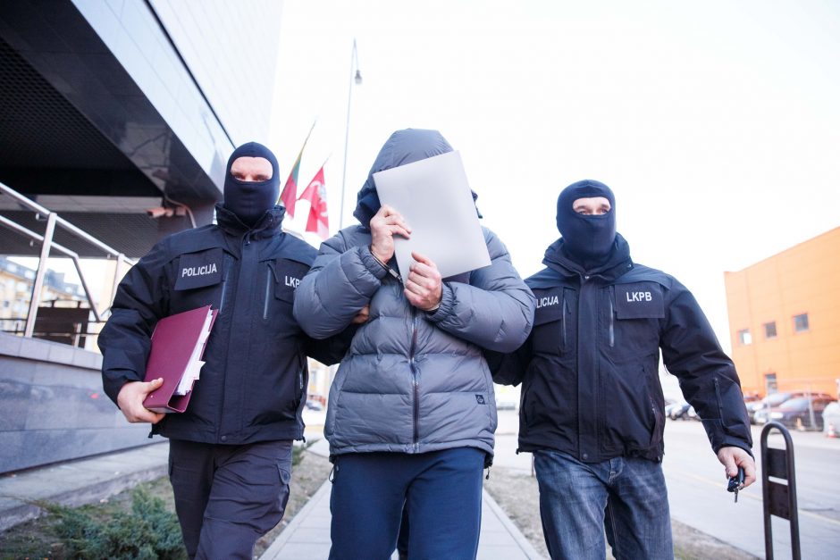 Trukdymo teisingumui byla įstrigo: kaltinamasis planavo pabėgimą už 200 tūkst. eurų