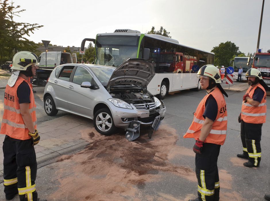 Vokietijoje per autobuso avariją nukentėjo 30 žmonių