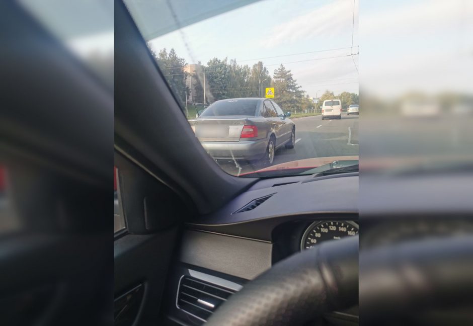 Vilniaus Laisvės prospekte – dviejų „Audi“ avarija: vairuotojai įspėja apie spūstį