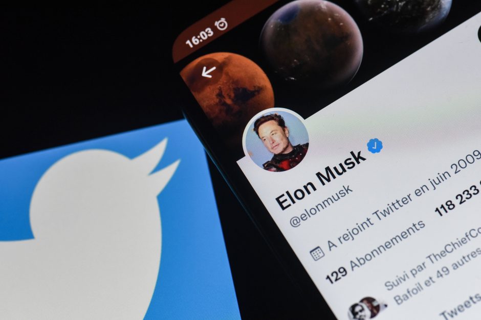 E. Musko „Twitter“ panaikino COVID-19 dezinformacijos ribojimus