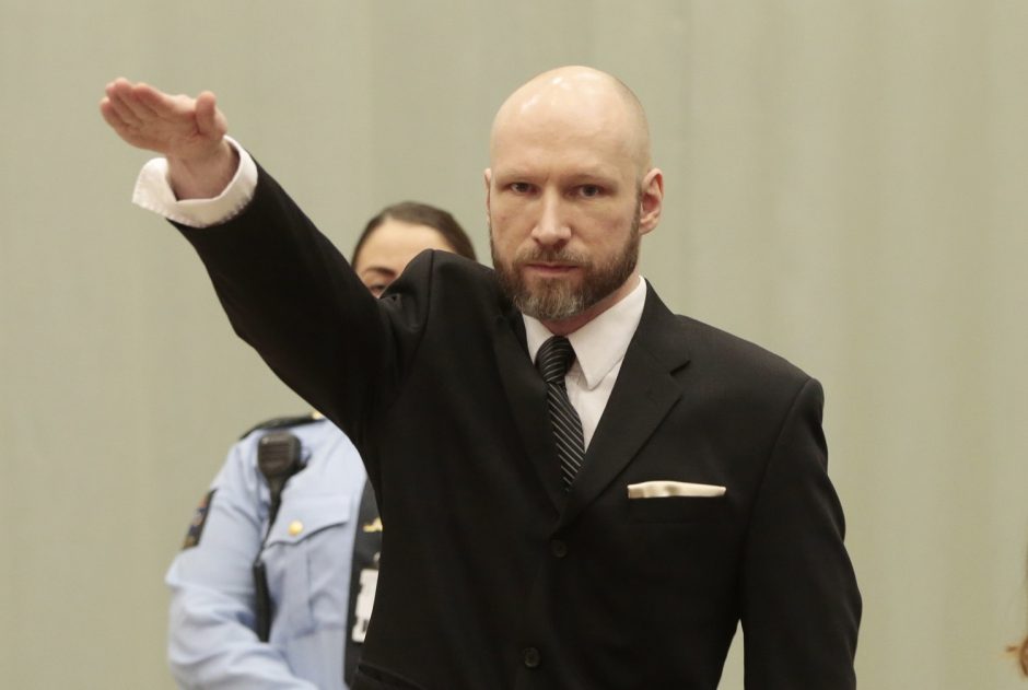 Praėjus 10 metų po žudynių Norvegijoje, A. Breivikas prašo lygtinio paleidimo