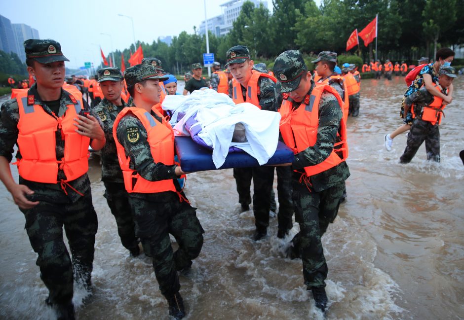 Artėjant taifūnui, Vidurio Kinijoje dėl potvynių evakuota dar daugiau žmonių
