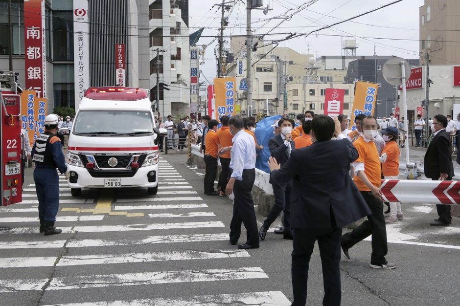 Pašauto Japonijos ekspremjero Sh. Abe būklė labai sunki