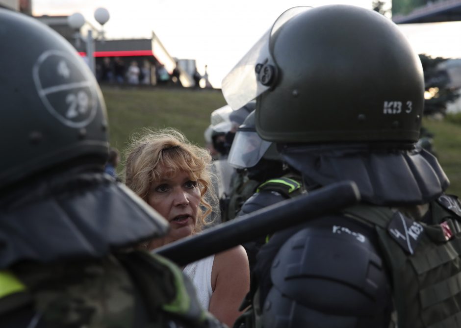 Baltarusija praneša, kad per protestus sulaikyta dar 700 žmonių