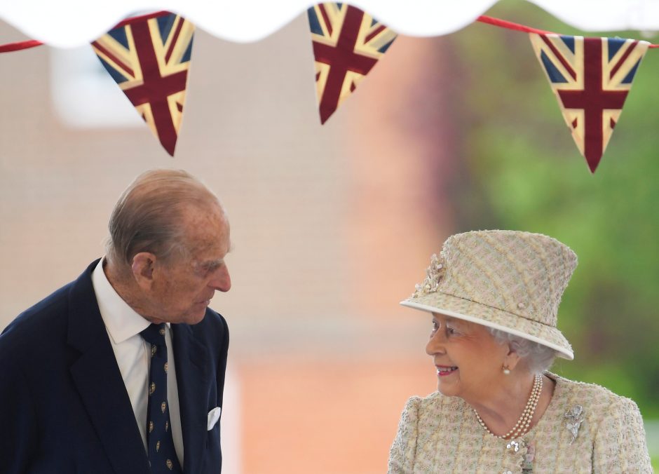 Britanijos karalienė ir princas Philipas švenčia 70-ąsias vestuvių metines