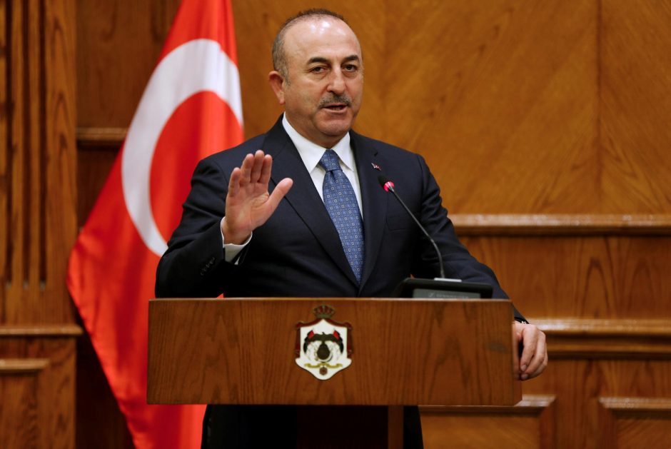 Turkija įspėja Sirijos vyriausybės pajėgas, kad kausis su jomis Afrine