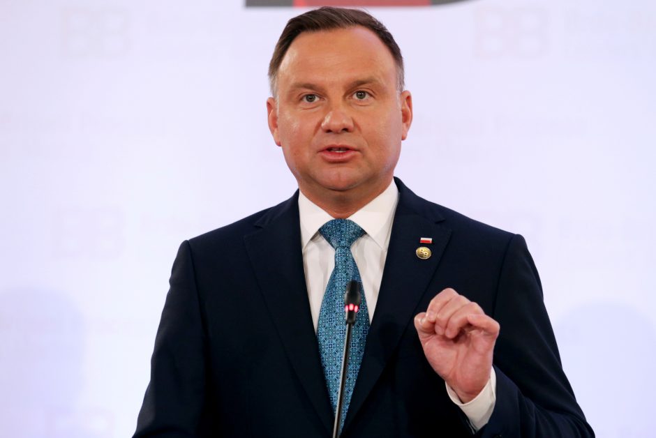 Lenkijos prezidentas ragina toliau taikyti sankcijas Rusijai