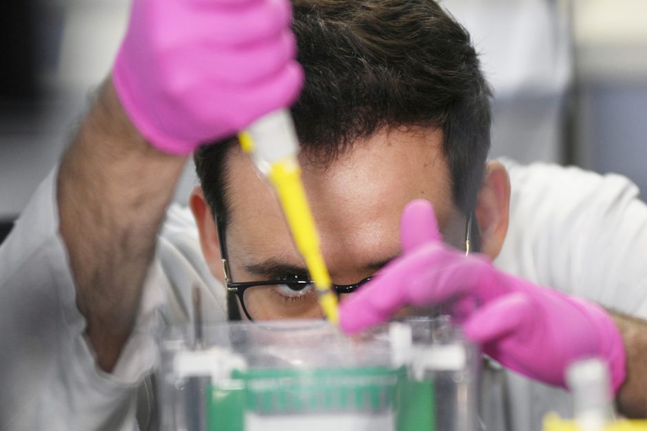 Tyrimus dėl koronaviruso iš viso planuojama atlikti dvylikoje laboratorijų