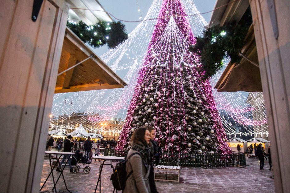 Vilniuje į Kalėdų eglės įžiebimo šventę  –  viešuoju transportu (eismo pokyčiai)