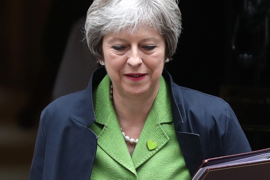 Th. May išvengė sutriuškinimo parlamente per balsavimą dėl „Brexit“ įstatymo projekto