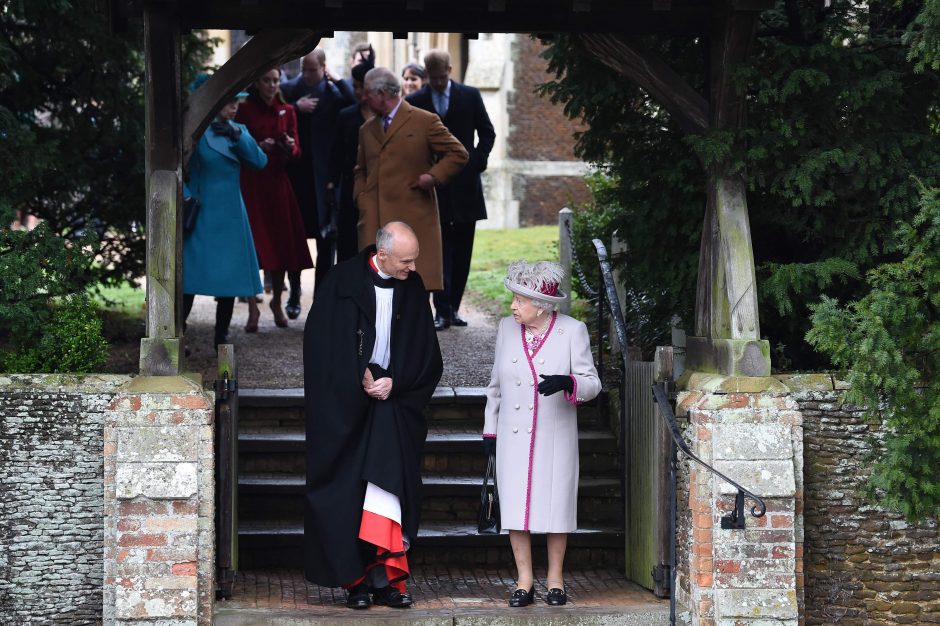 Karalienė Elizabeth II su šeima švenčia Kalėdas