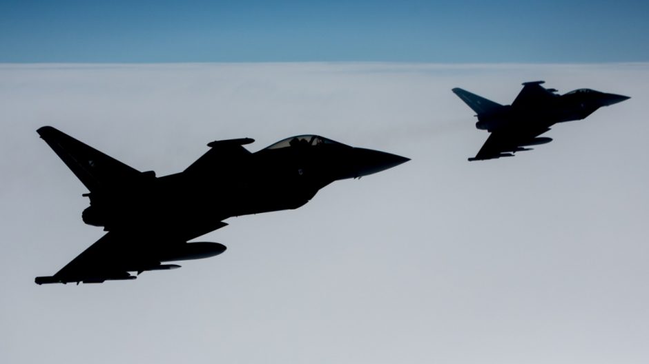 NATO oro policijos naikintuvai dukart lydėjo Rusijos orlaivius