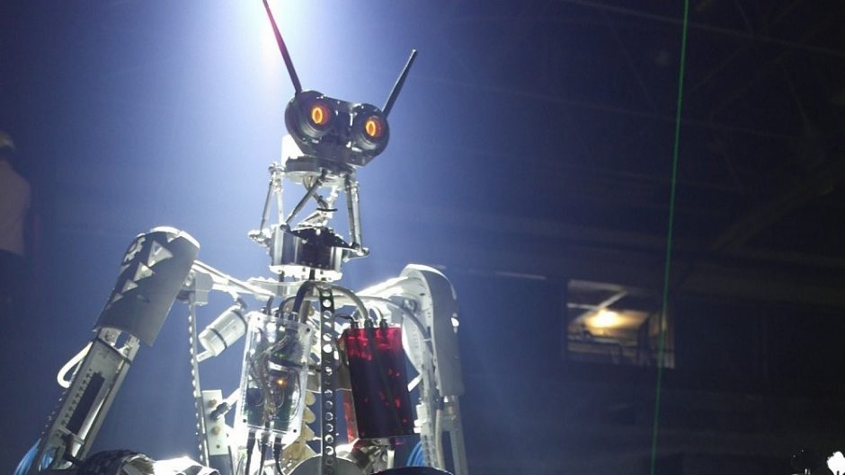 Albumą pristatę „Compressorhead“ robotai papasakojo, kodėl atsisakė groti su SEL