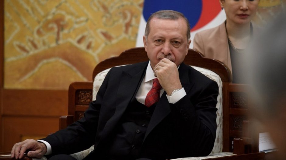Valdančioji Turkijos partija AKP kandidatu į prezidento postą išrinko R. T. Erdoganą