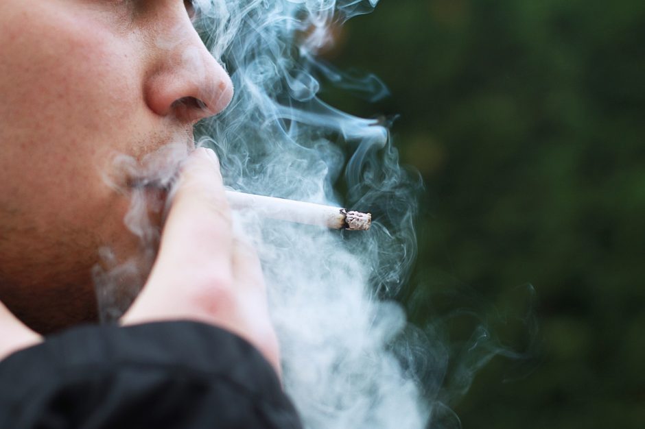 Plūsta prašymai: rūkyti uždrausta jau 270-yje sostinės daugiabučių