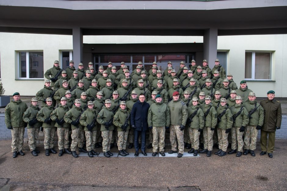 Karo akademijoje prisiekė Jaunesniųjų karininkų vadų mokymų klausytojai