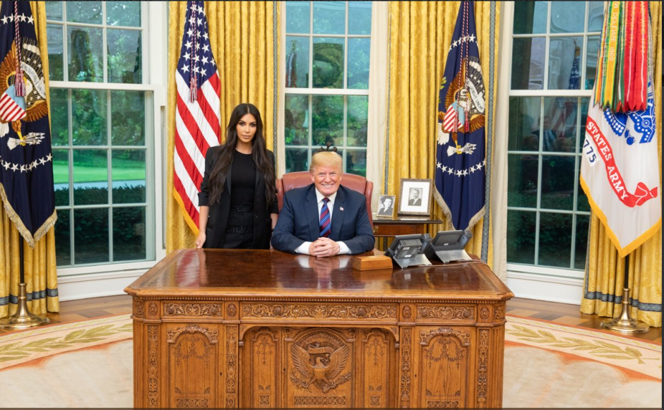 D. Trumpas Baltuosiuose rūmuose susitiko su K. Kardashian 