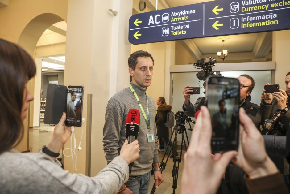 Vilniuje nusileido lėktuvas su keleiviu, kuriam įtariama užkrečiama liga