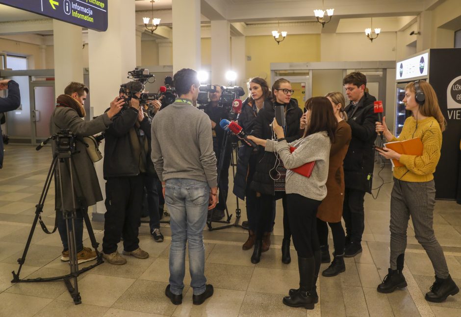 Vilniuje nusileido lėktuvas su keleiviu, kuriam įtariama užkrečiama liga